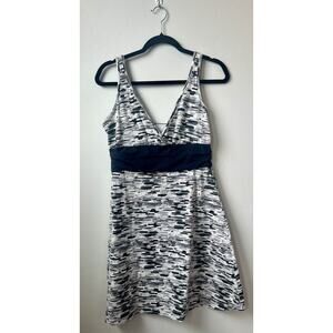 Patagonia Fit & Flare Dress SZ M Gray Camouflage Cotton Surplice Neck, Tennis